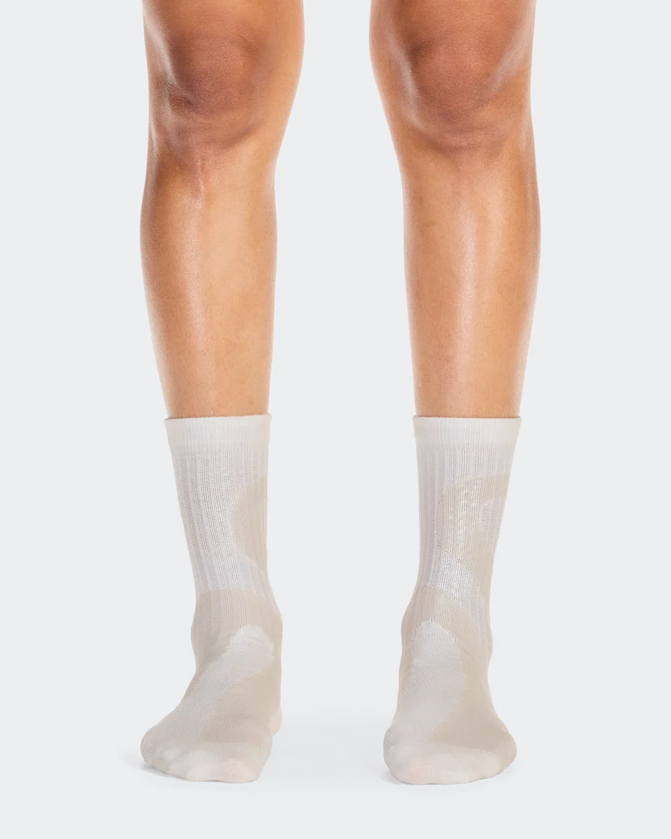 On Liquid Logo Sock High 2P Ivory & Tin Unissex – Uso diário, supermacia, design gráfico