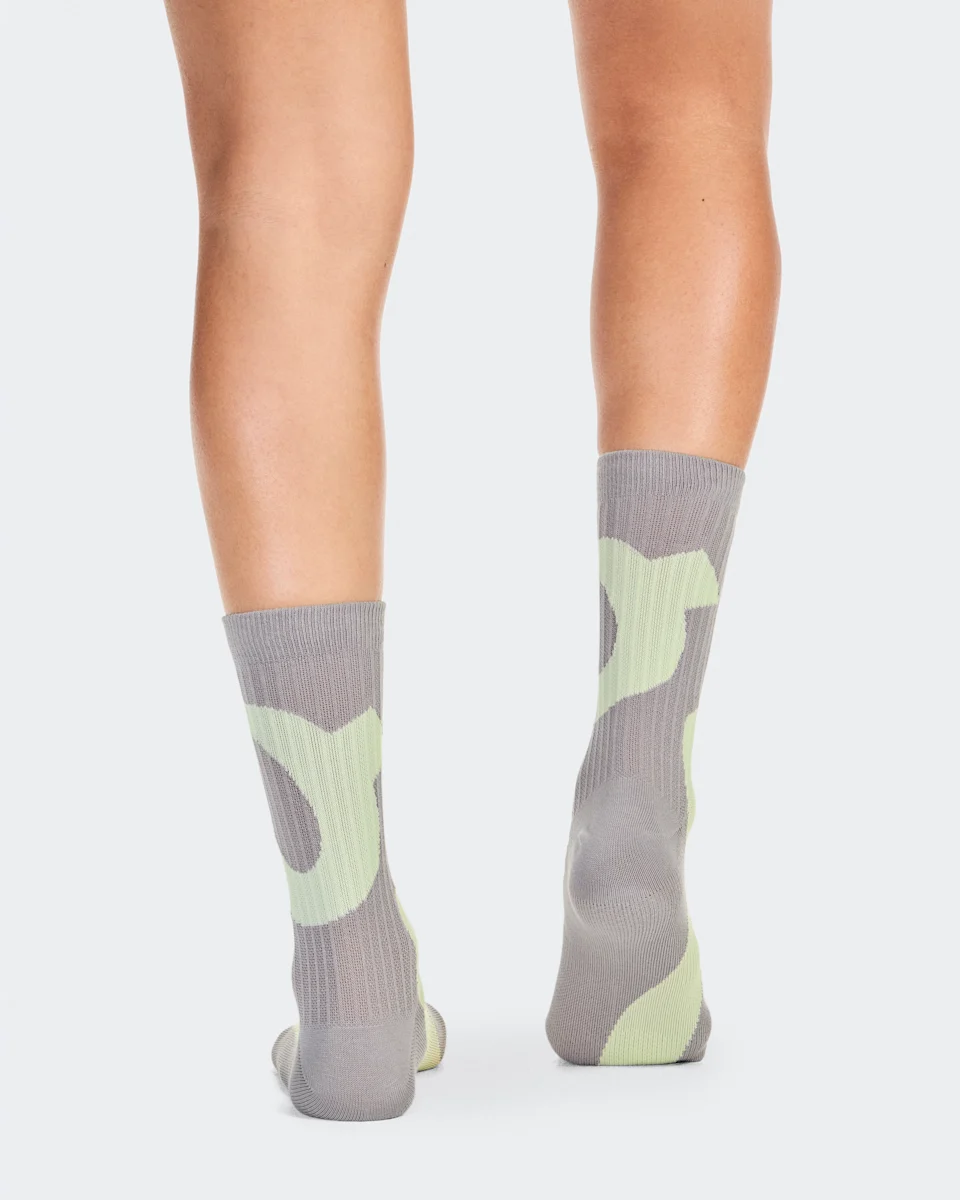 On Liquid Logo Sock High 2P Zinc & Linen