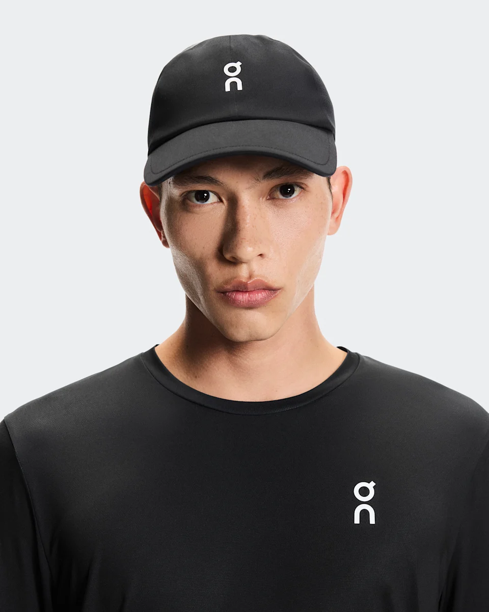 On Court Cap Black & Black Unissex – Prática de tênis, leve e ventilado