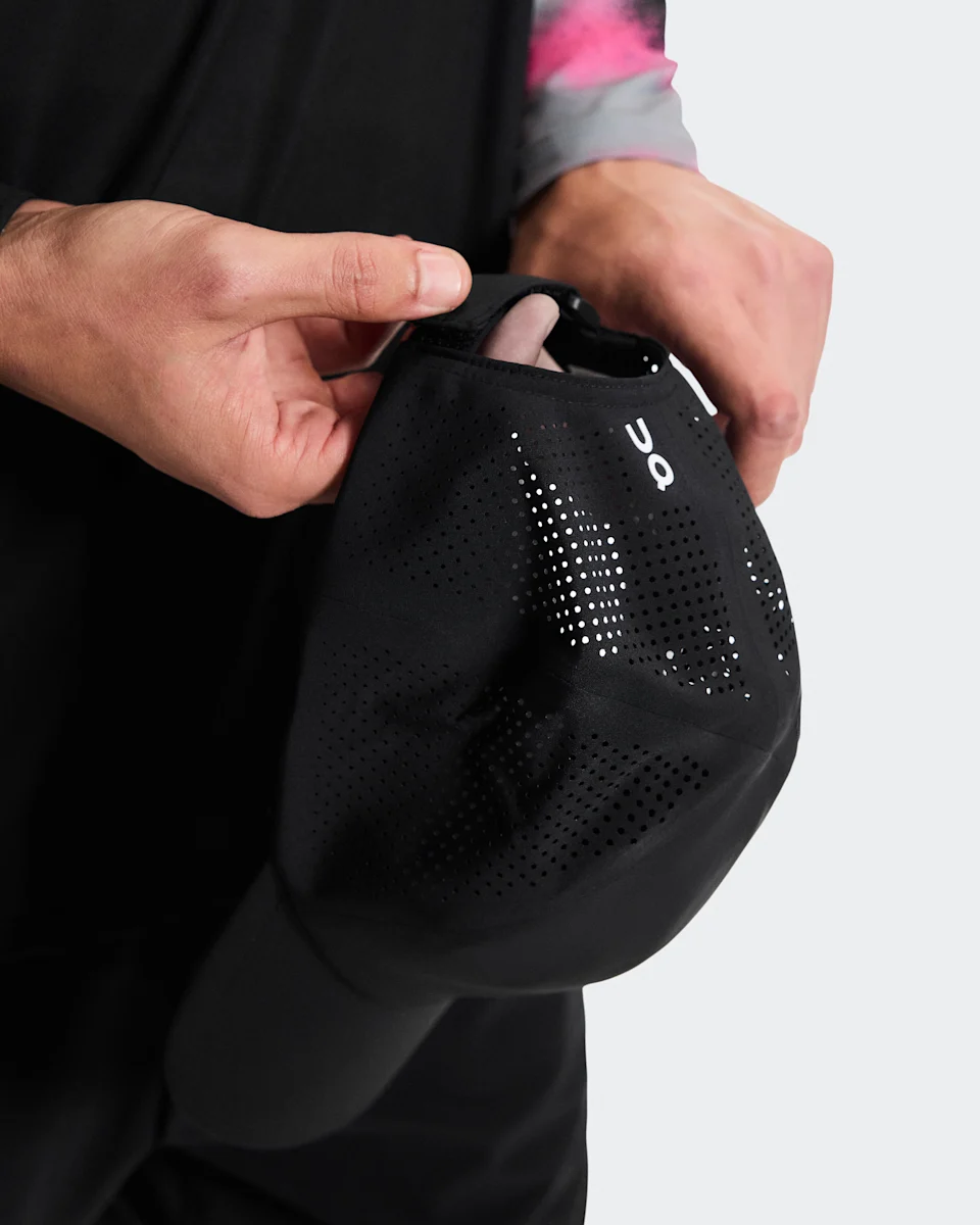 On Court Cap Black & Black 