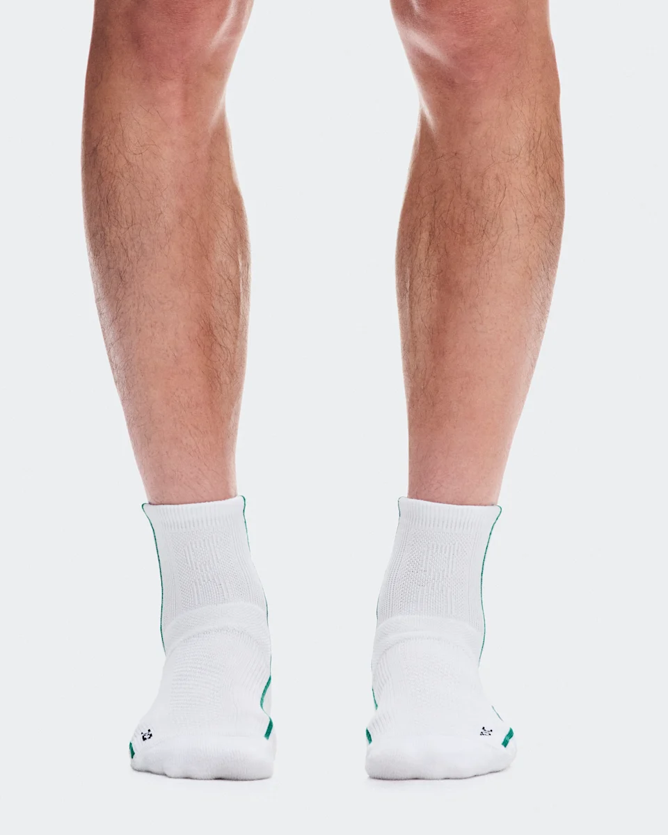 On Court Sock Mid White & Neem Unissex – Prática de tênis de alta performance, acolchoada e respirável