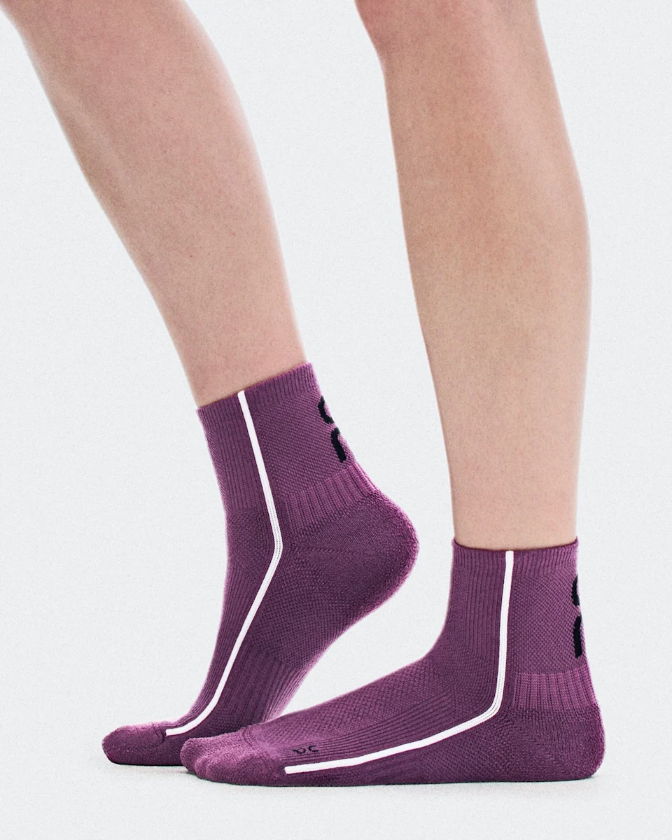 On Court Sock Mid Cassis & White