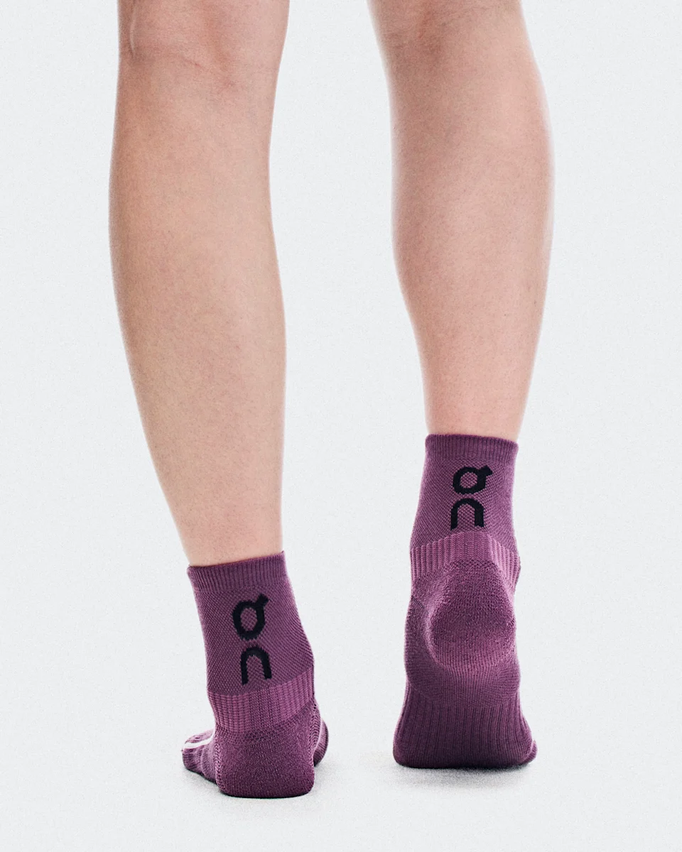 On Court Sock Mid Cassis & White