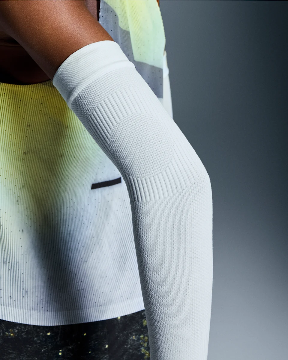 On Performance Arm Sleeves White & White