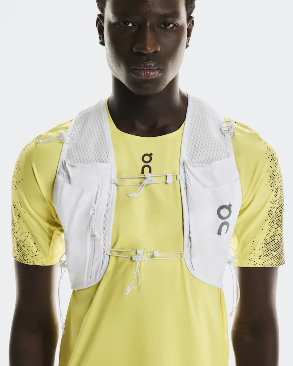 On Ultra Vest Pro White Unissex – Corrida de trilha, duas garrafas macias, ajuste melhorado