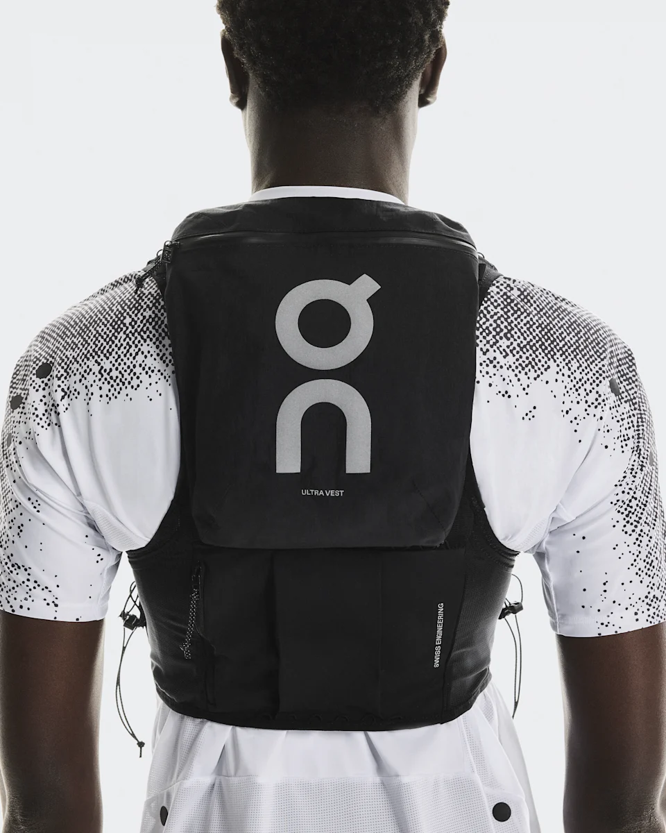 On Ultra Vest Pro Black