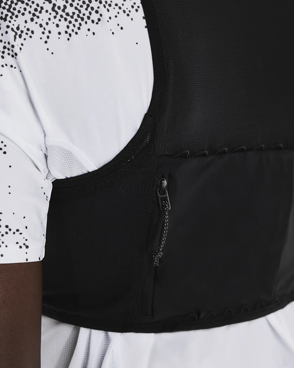 On Ultra Vest Pro Black