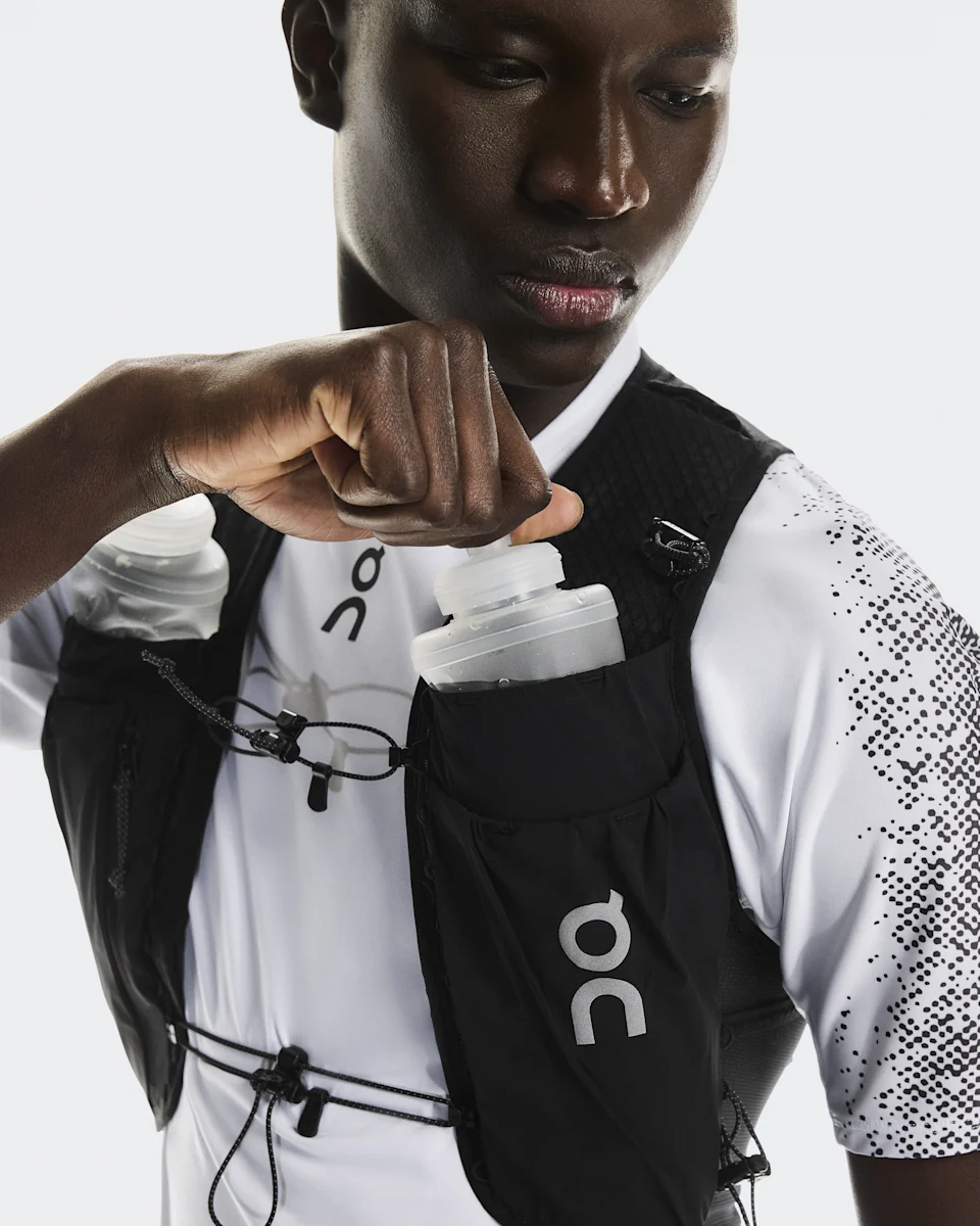 On Ultra Vest Pro Black