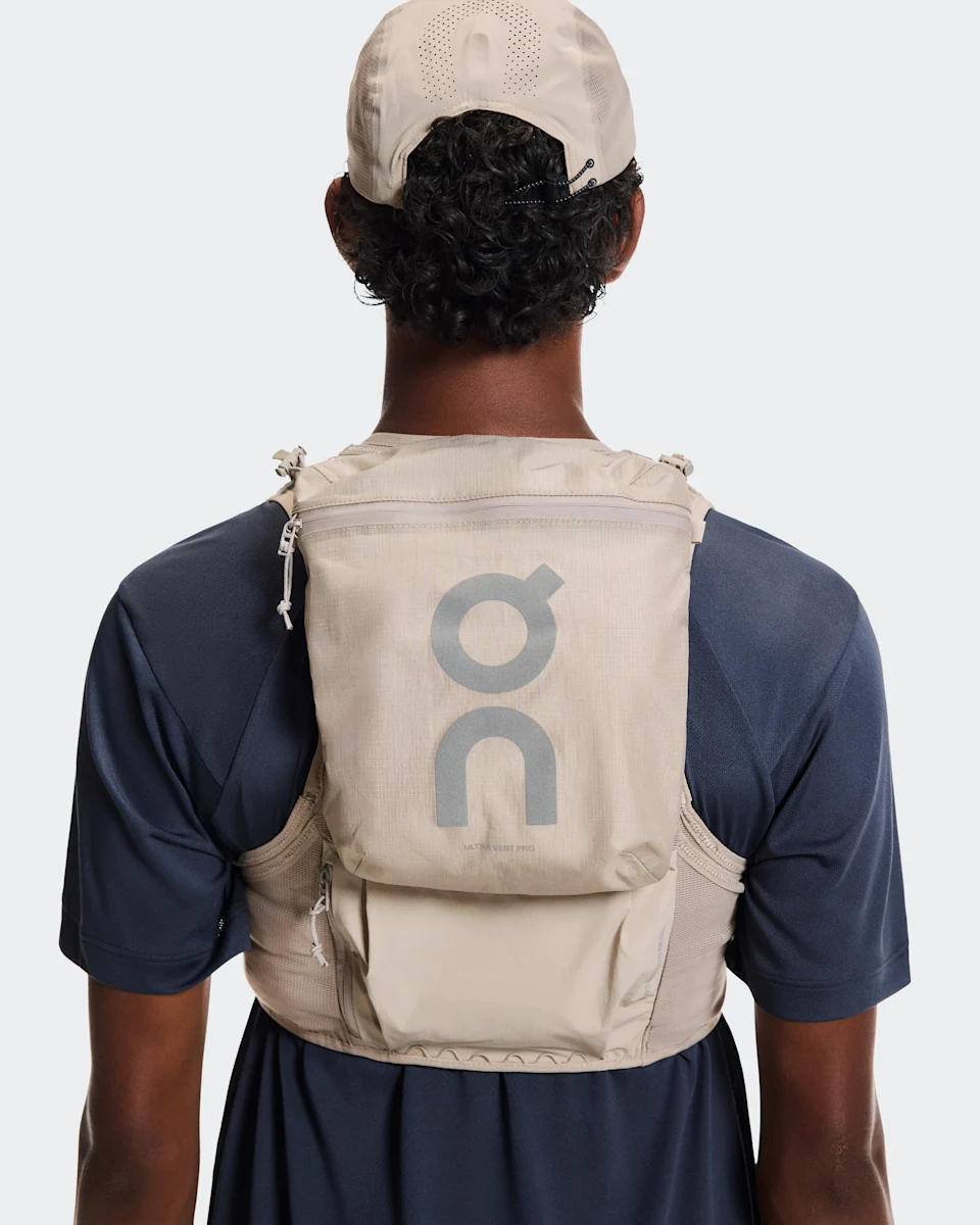 On Ultra Vest Pro Fog 
