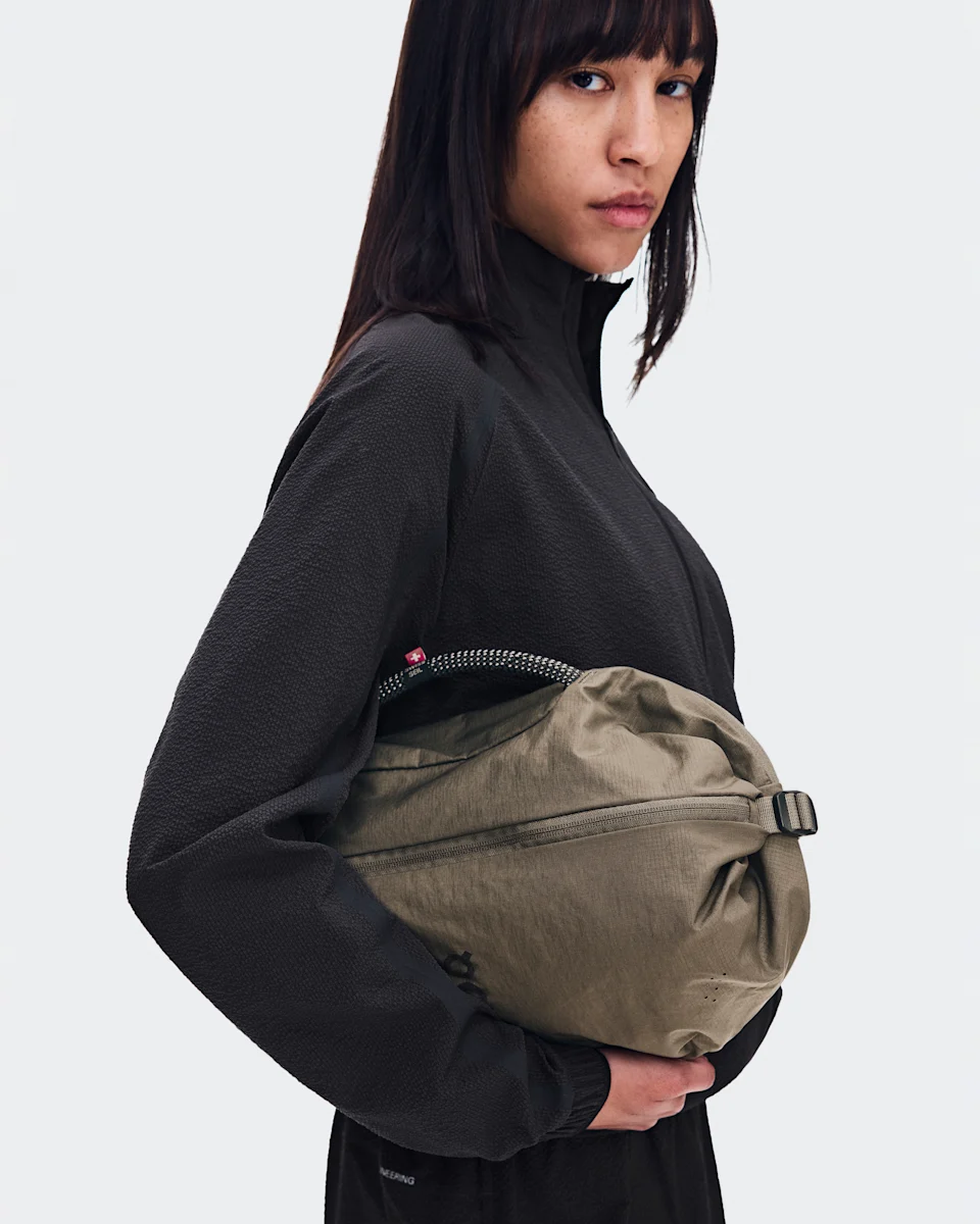 On Sling Pack 9L Olive & Black 