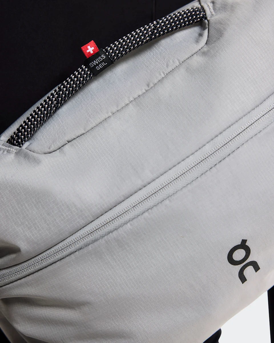 On Sling Pack 9L Glacier & Black