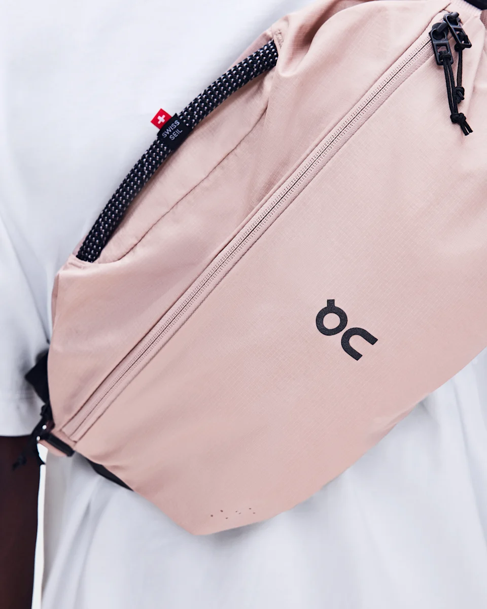On Sling Pack 9L Biscuit & Black 