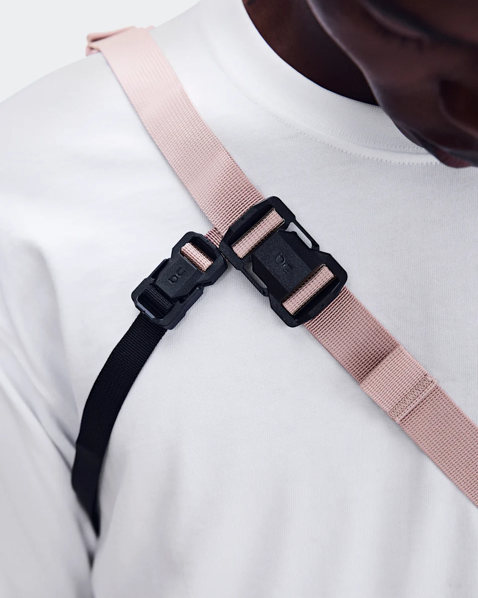 On Sling Pack 9L Biscuit & Black 