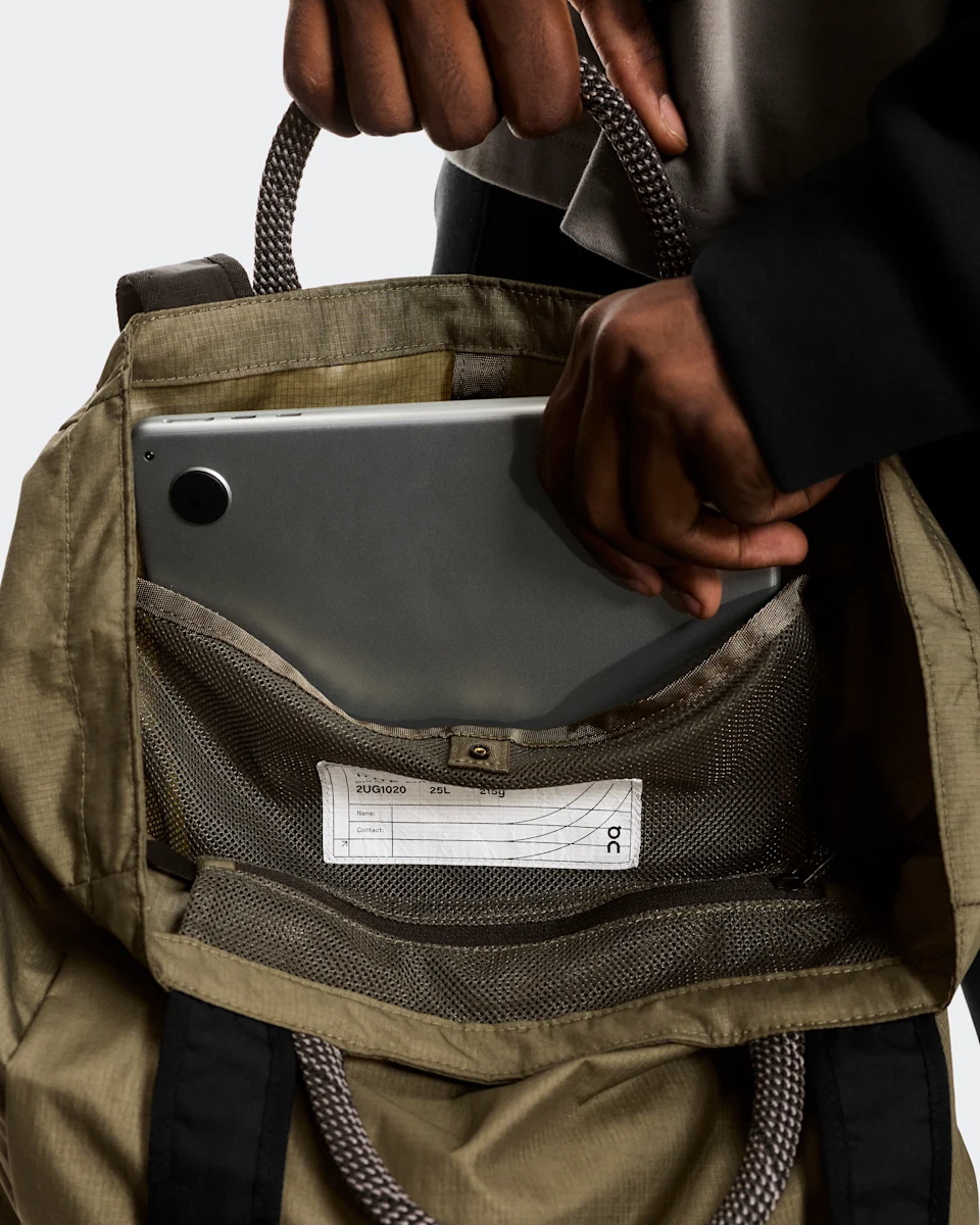 On Tote Pack 25L Olive & Black