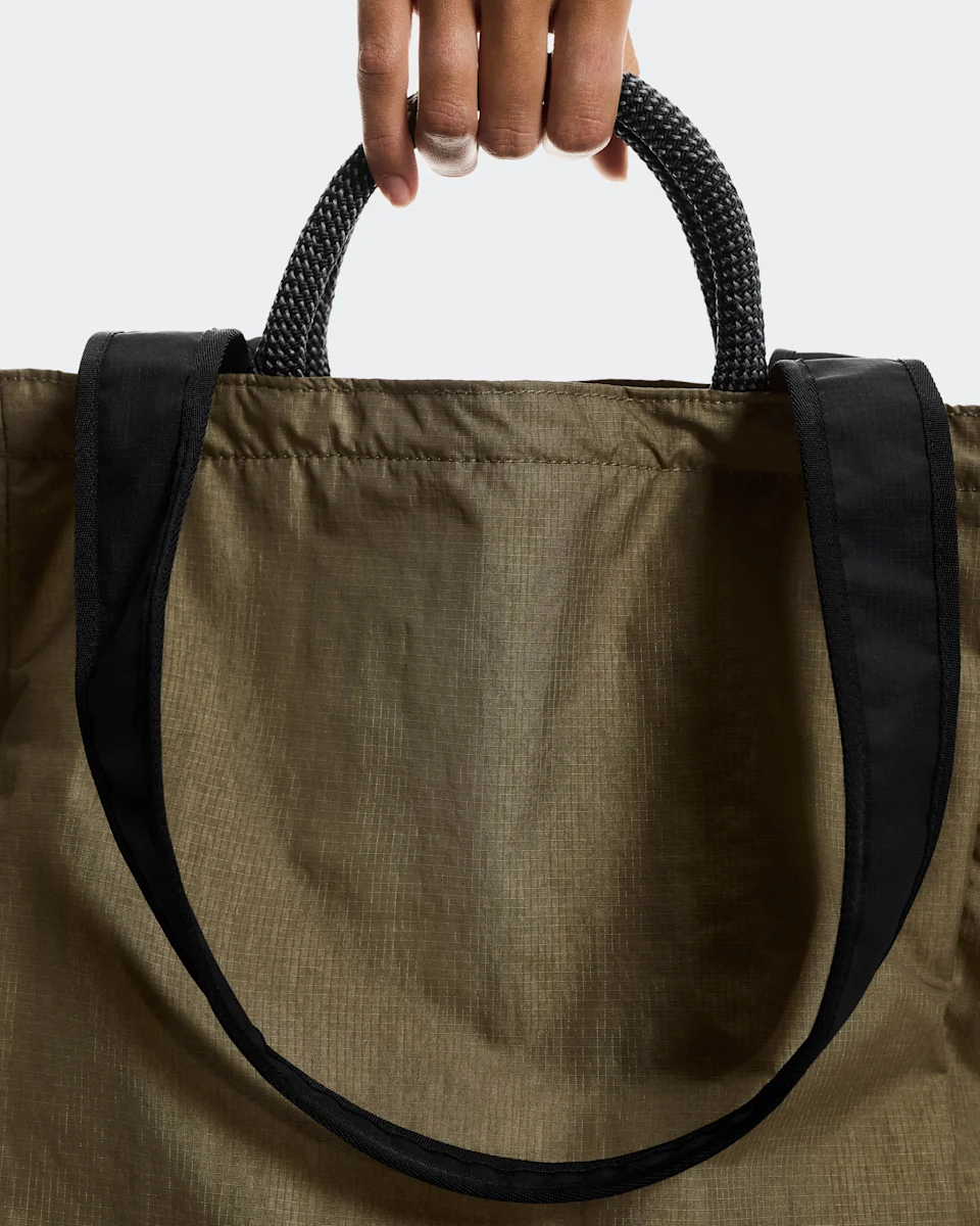 On Tote Pack 25L Olive & Black