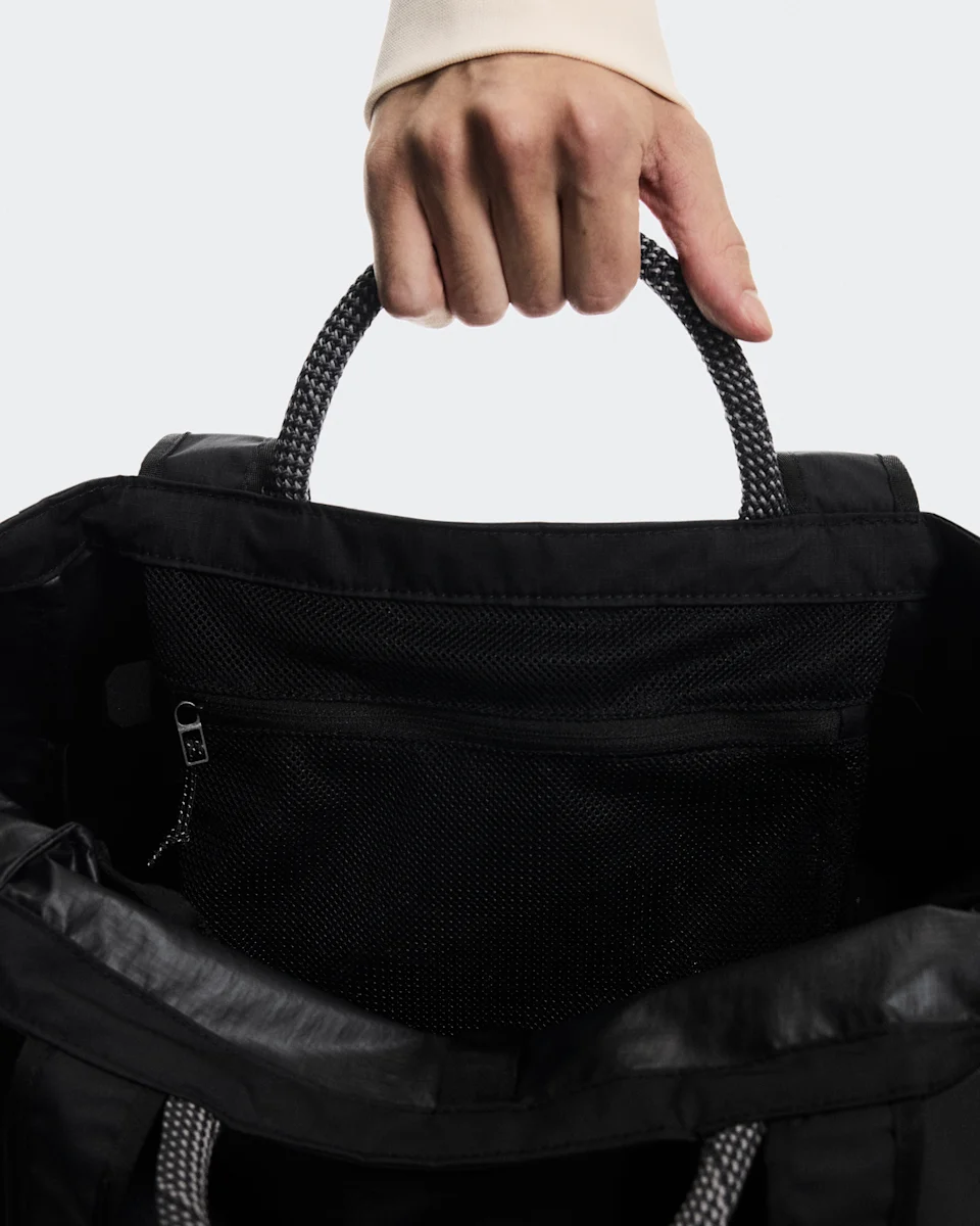 On Tote Pack 25L Black