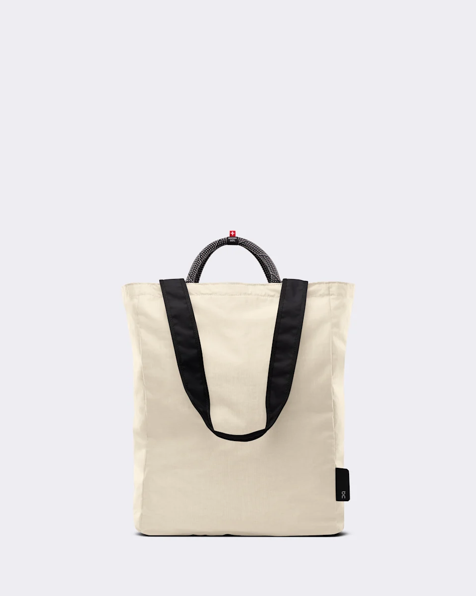 On Tote Pack 25L Cream & Black 