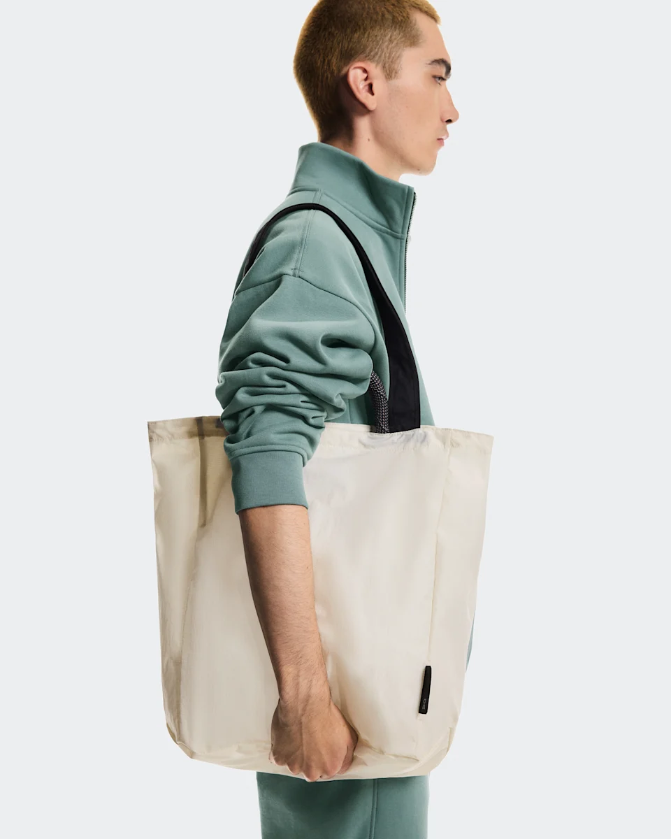 On Tote Pack 25L Cream & Black 