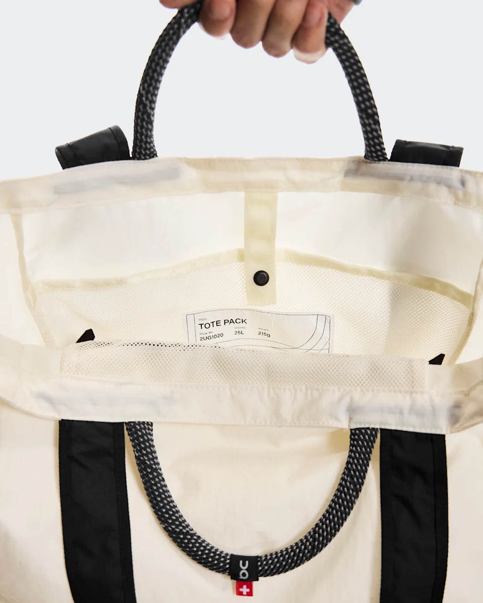 On Tote Pack 25L Cream & Black 