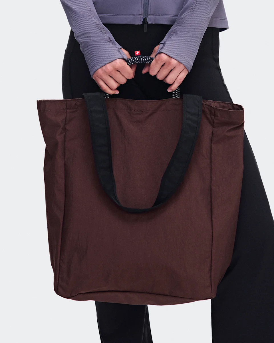 On Tote Pack 25L Cacao & Black Unissex – Estilo de vida ativo