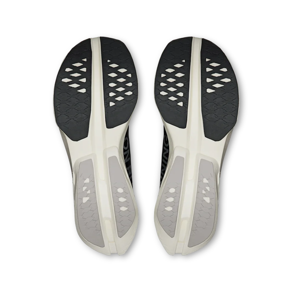 On Cloudboom Strike Black & White Masculino