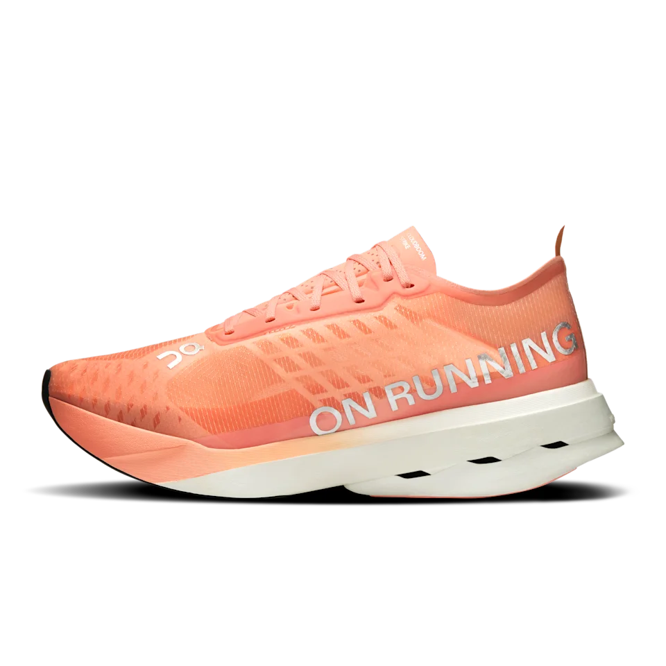 On Cloudboom Strike Sunstone & White Masculino