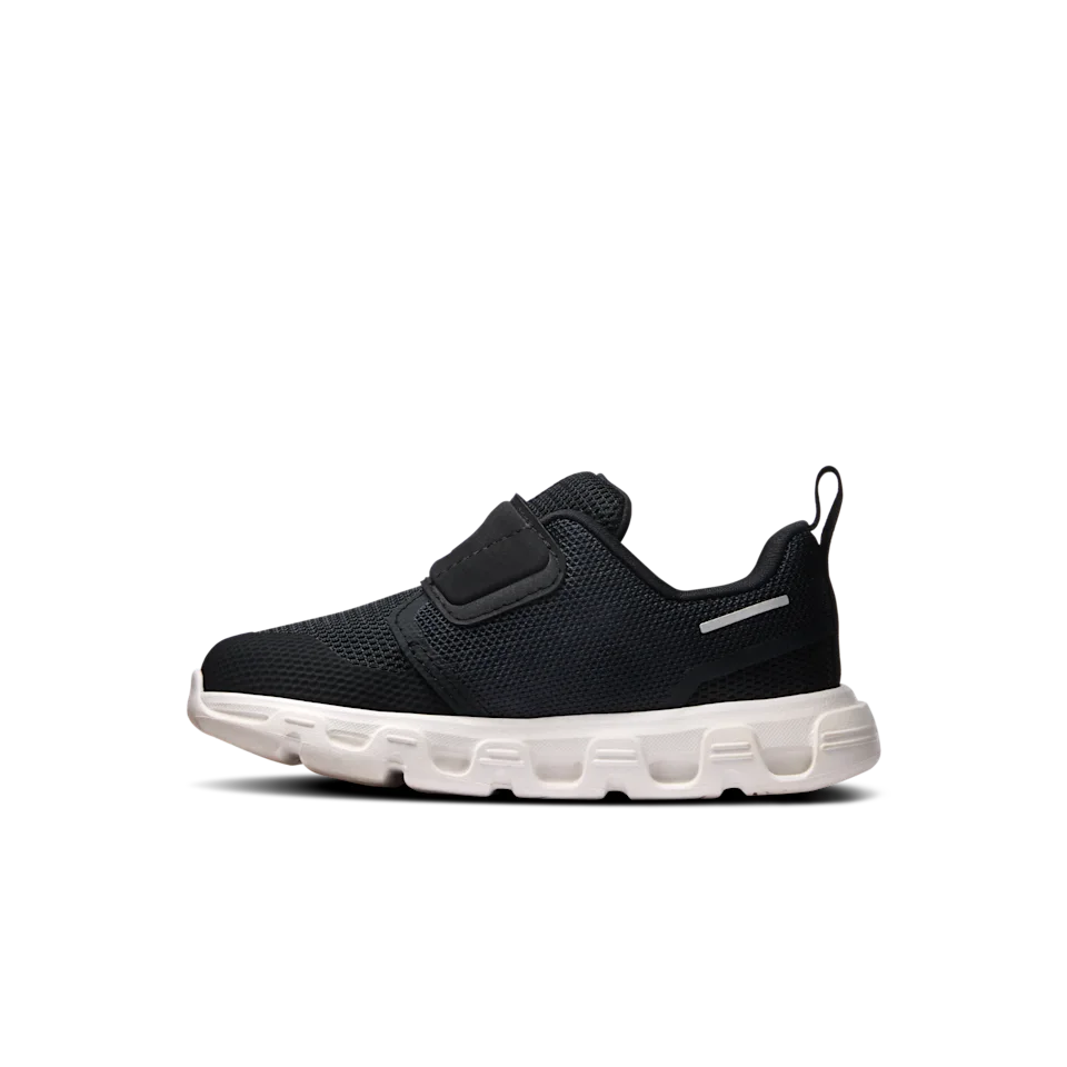 On Cloud Dash Black & White 