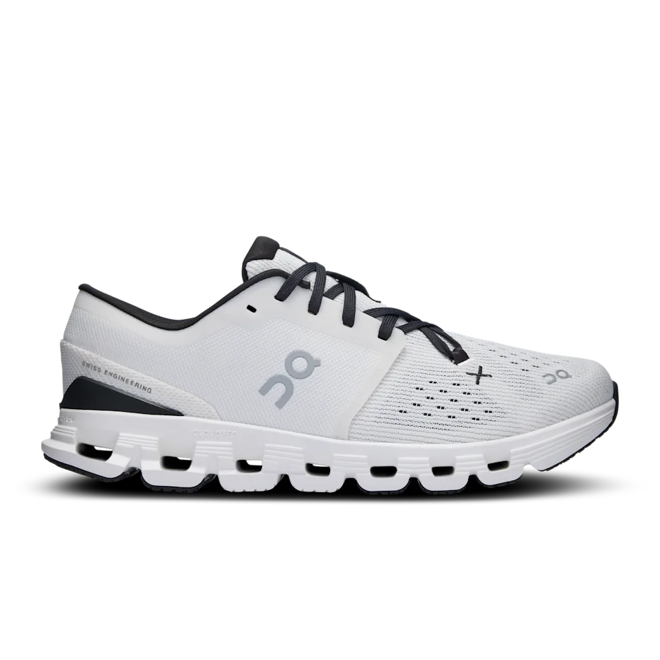 On Cloud X 4 Ivory & Black Feminino