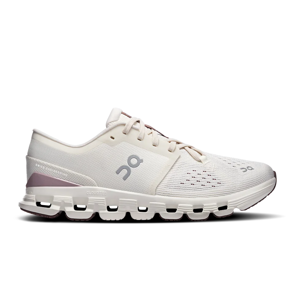 On Cloud X 4 Ivory & Heron Feminino – Treinos versáteis, treinos em academia, HIIT