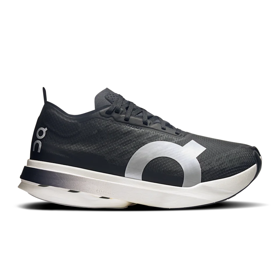 On Cloudboom Strike Black & White Feminino
