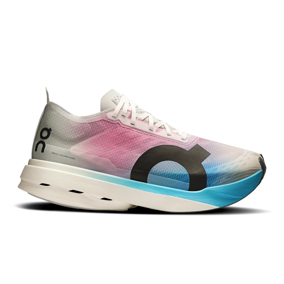 On Cloudboom Strike White & Horizon Feminino
