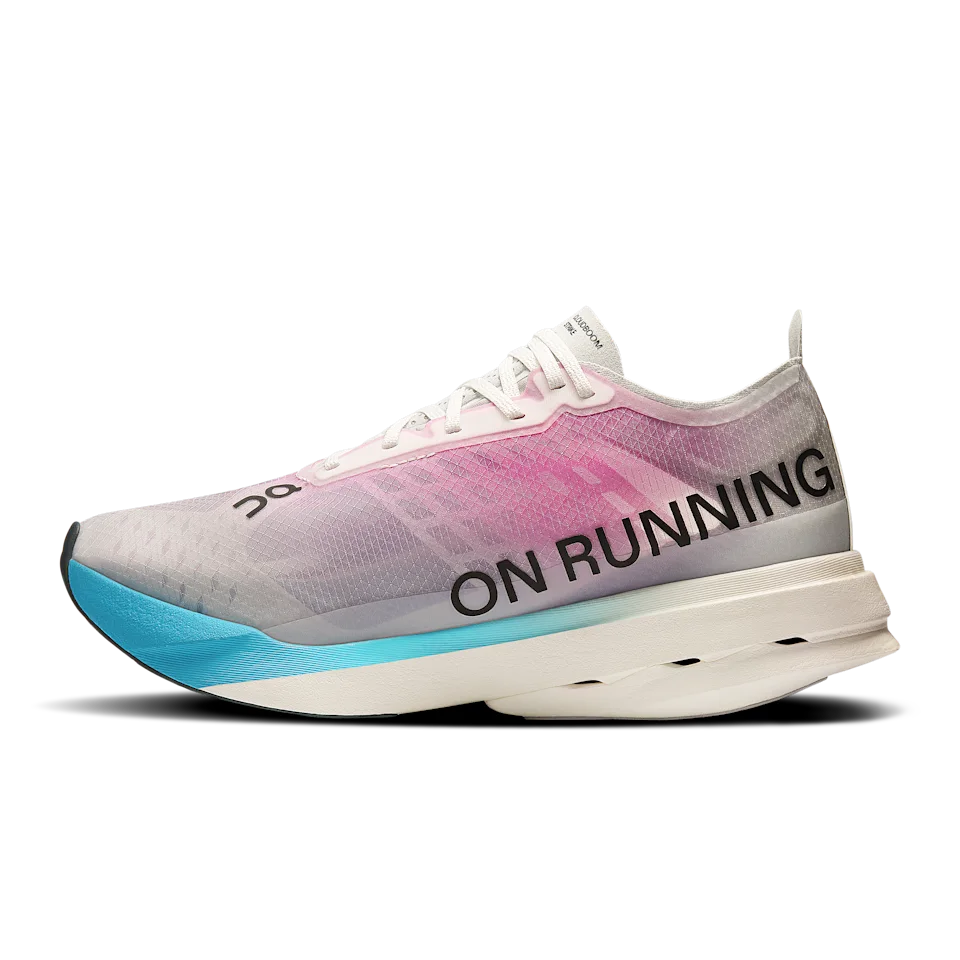 On Cloudboom Strike White & Horizon Feminino