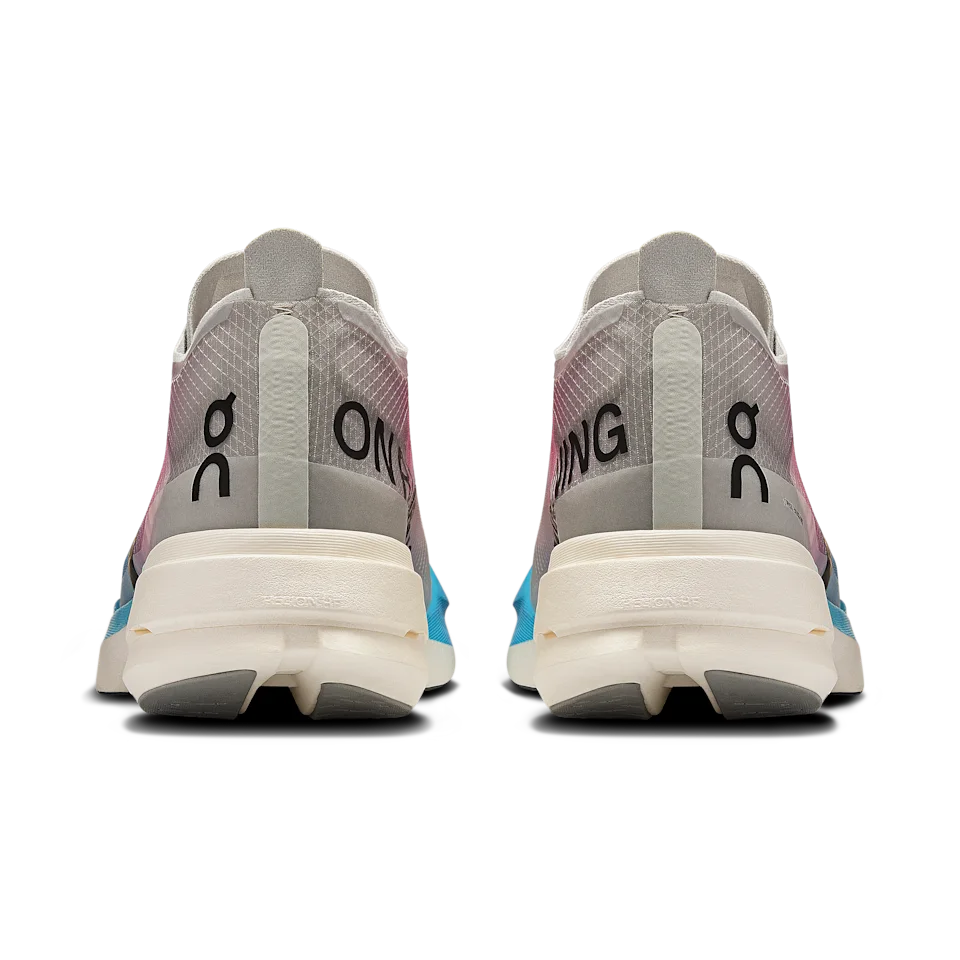 On Cloudboom Strike White & Horizon Feminino