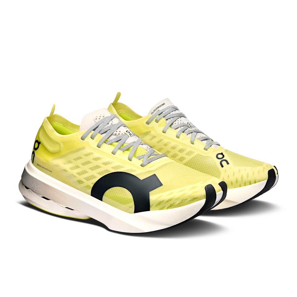 On Cloudboom Strike Limelight & Wolf Feminino