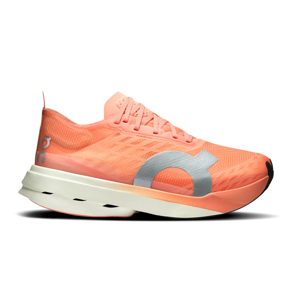 On Cloudboom Strike Sunstone & White Feminino