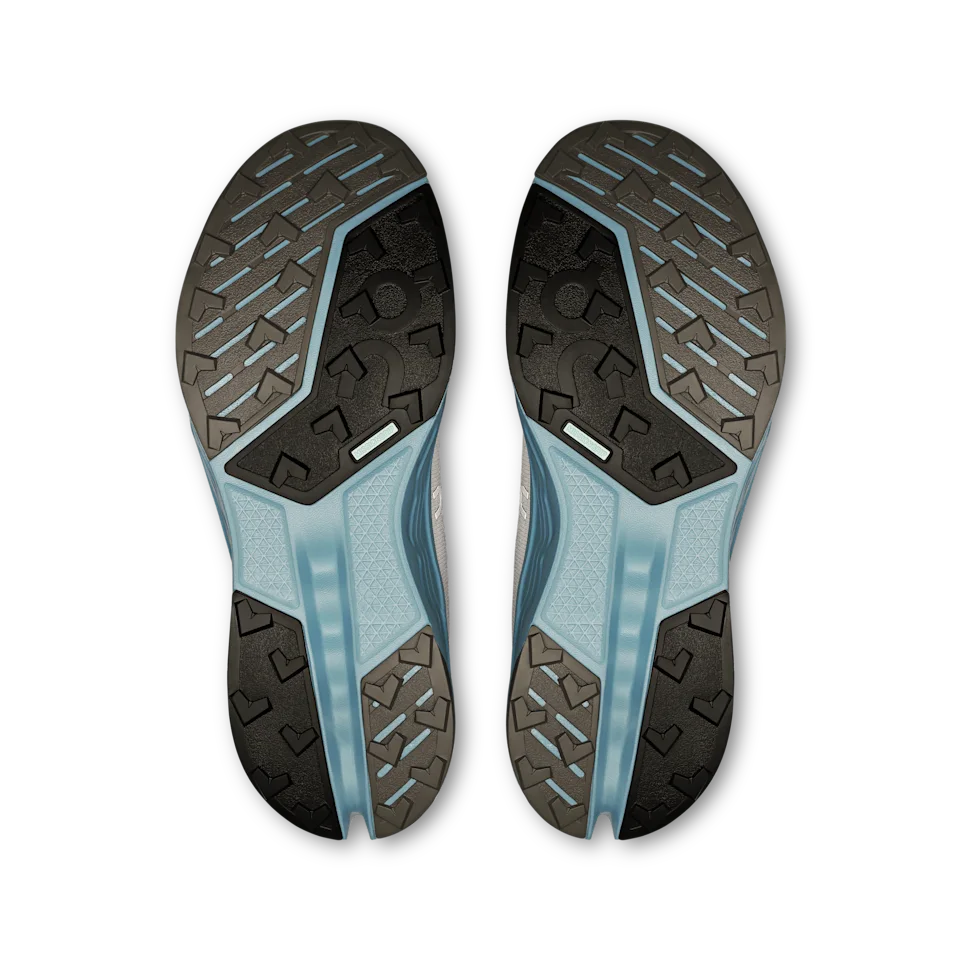 On Cloudsurfer Trail 2 Glacier & Dust Feminino